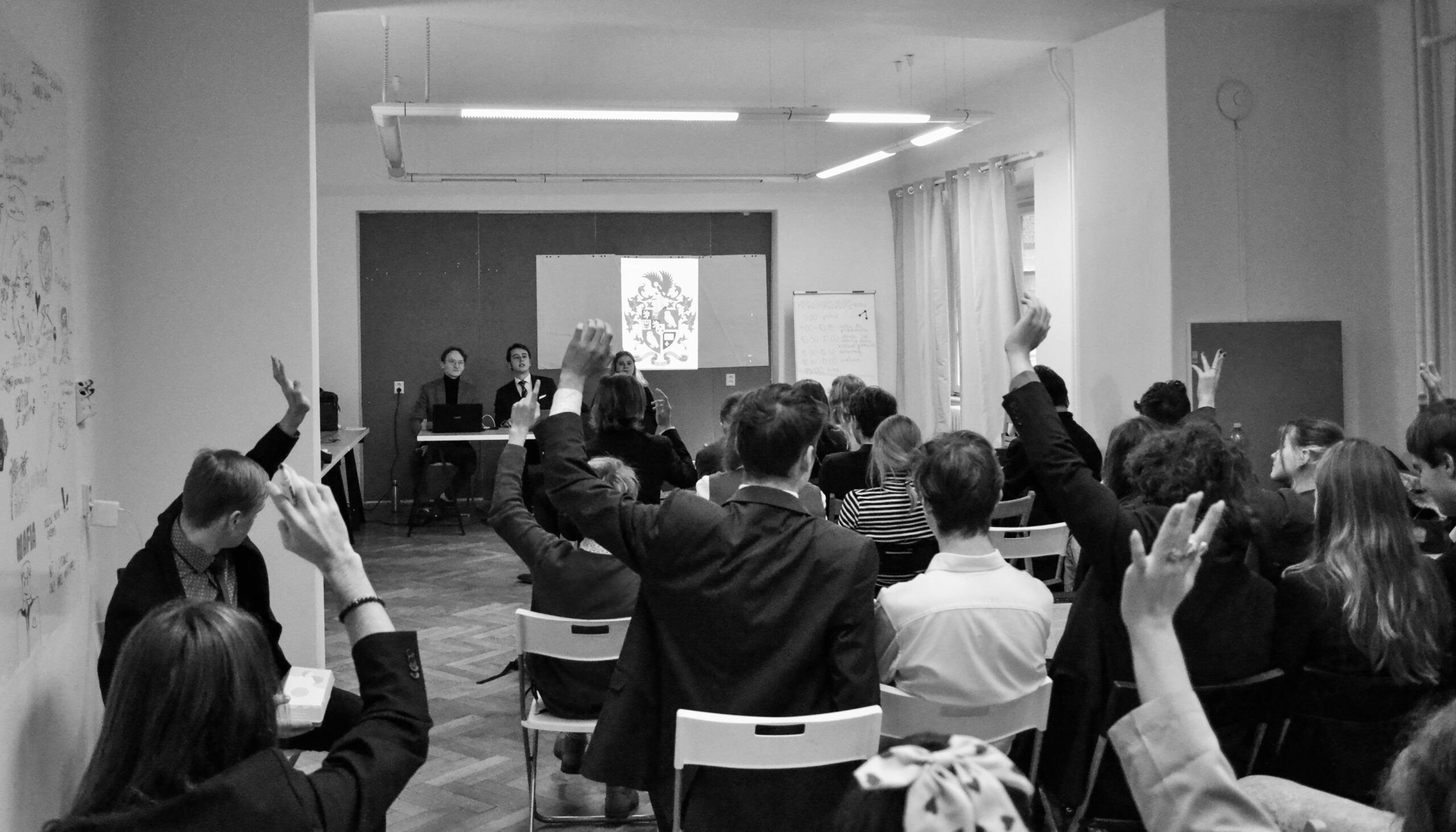 Přečtete si více ze článku Komentář: Co by byl studentský aktivismus bez idealismu? Reakce na kritiku středoškolských simulaker