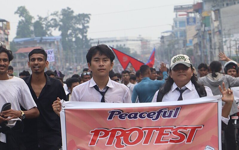 Přečtete si více ze článku Mladí Nepálci vyrazili do ulic a položili tamní vládu