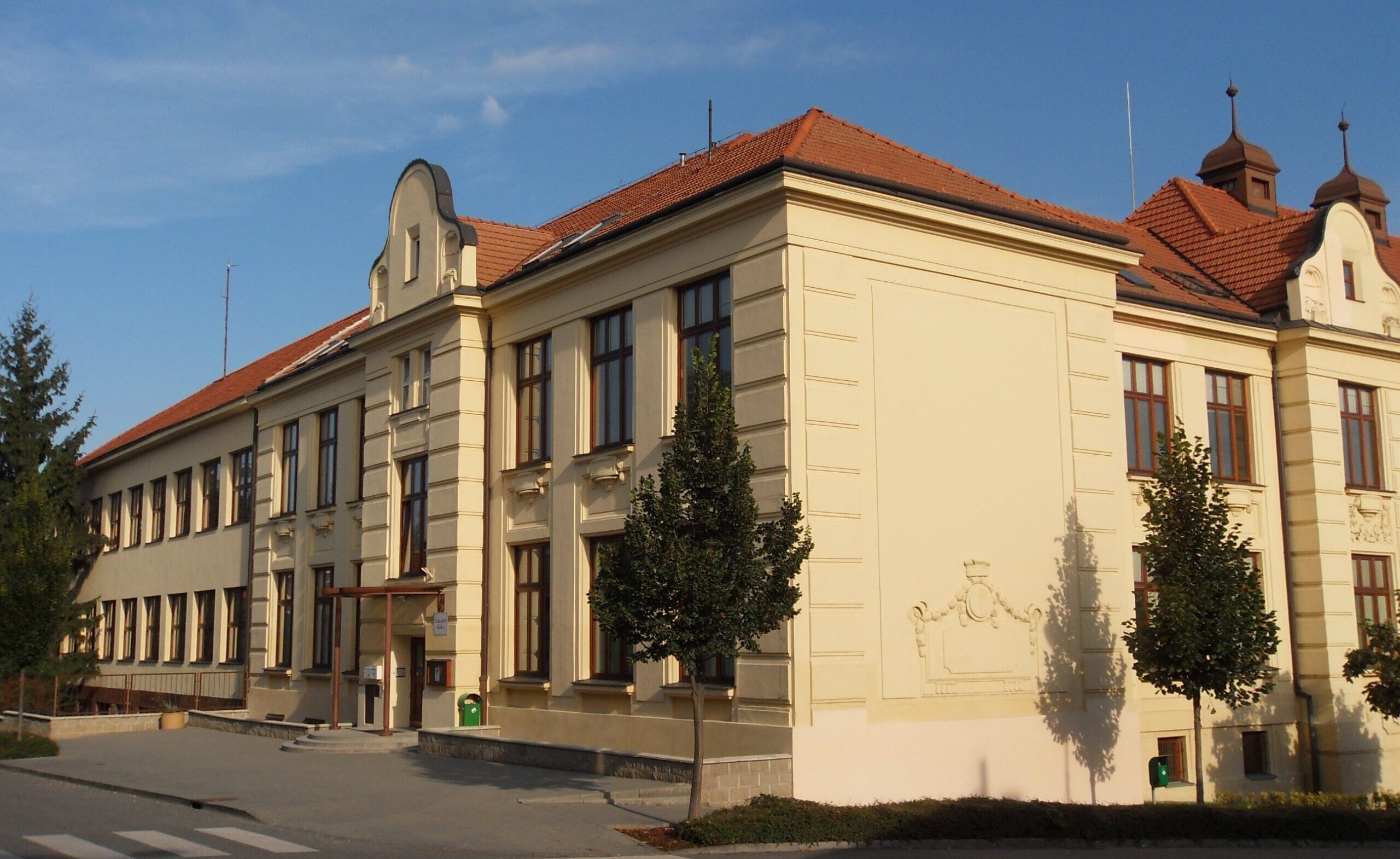 Přečtete si více ze článku Komentář: Dress code na školách jako nástroj hanby