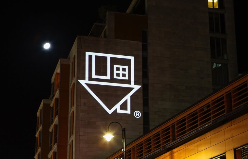 Zdroj: ig The Neighbourhood Watch (@nbhdwatchhq)