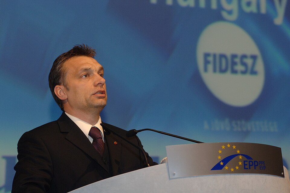 Přečtete si více ze článku Historie strany Fidesz je příběh velkého rebrandingu: od liberálního disentu až po inspiraci krajní pravicí