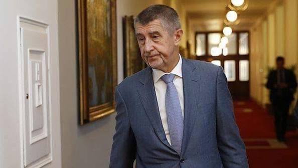 Právě si prohlížíte Komentář: Finanční vodítko pro Kavčí hory. Vláda vyměnila nezávislost ČT a ČRo za levné předvolební body