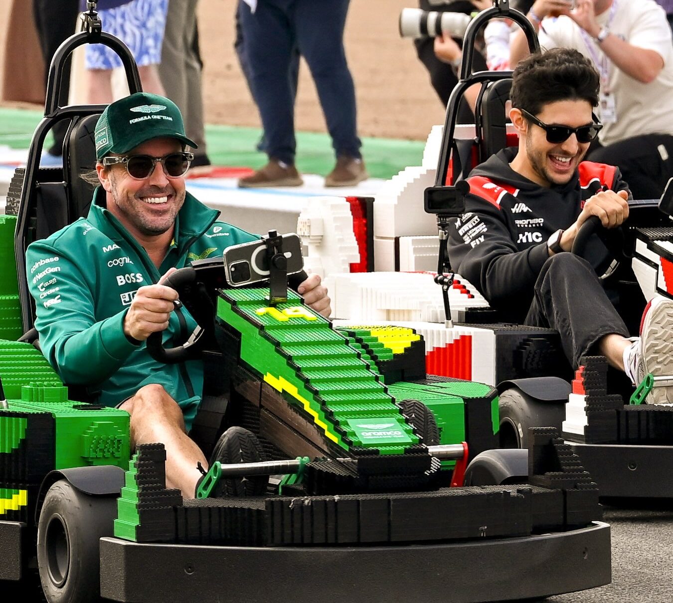 Přečtete si více ze článku Z české továrny rovnou na okruh Formule 1: LEGO vozy z Kladna bavily fanoušky i piloty v Silverstonu